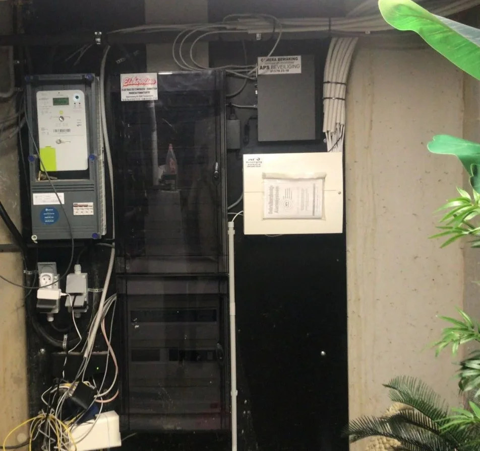 Before Strak afgewerkte netwerkinstallatie voor particulier Leuven